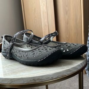 Size 7 Women’s JBU by Jambu Memory Foam slip ons. NWT!